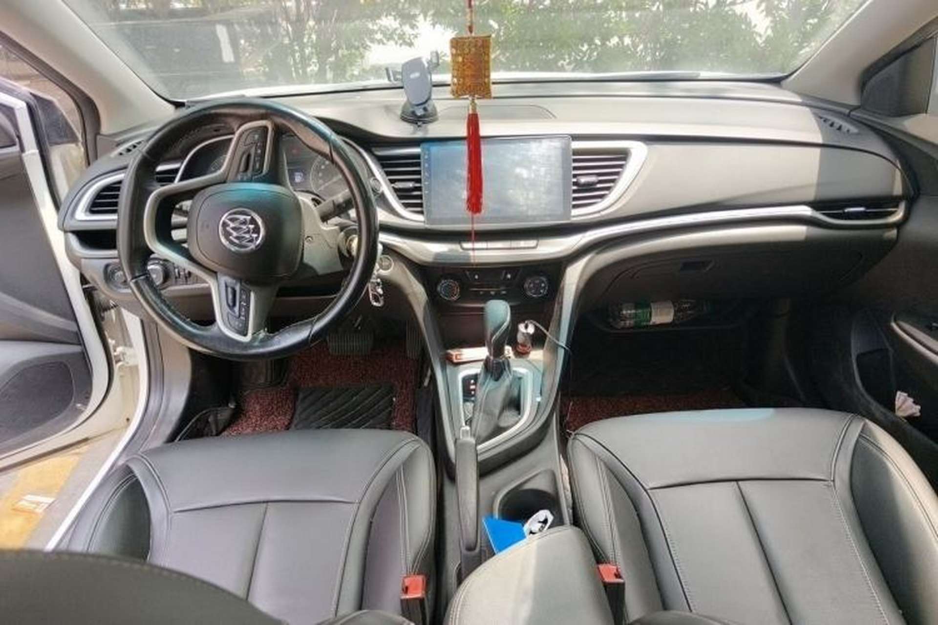 Used Buick GT 2018 18T Automatic Elite Model Center Console