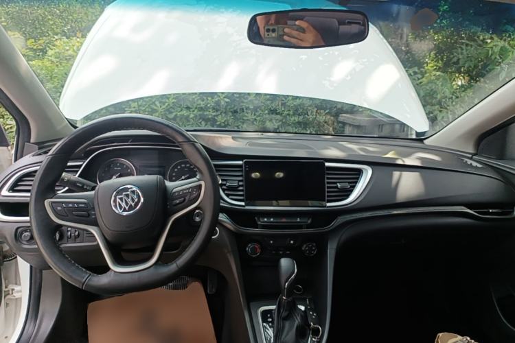 Used Buick GT 2018 18T Automatic Elite Model Center Console