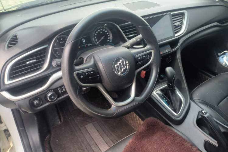 Used Buick GT 2018 18T Automatic Elite Model Center Console