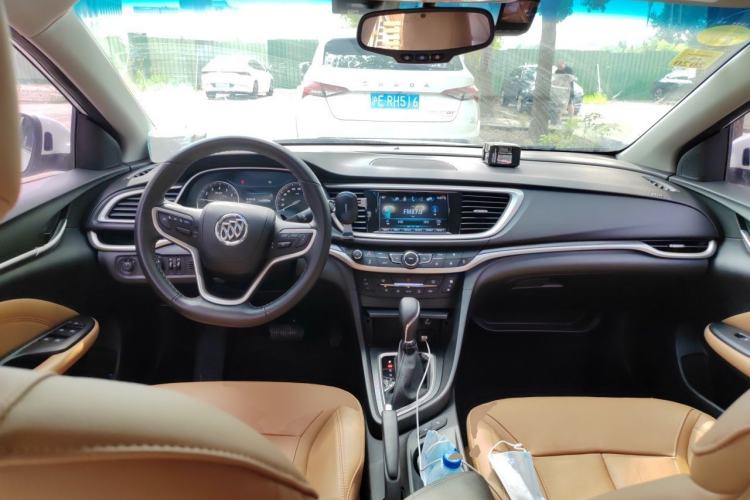 Used Buick GT 2018 18T Automatic Flagship Model Center Console