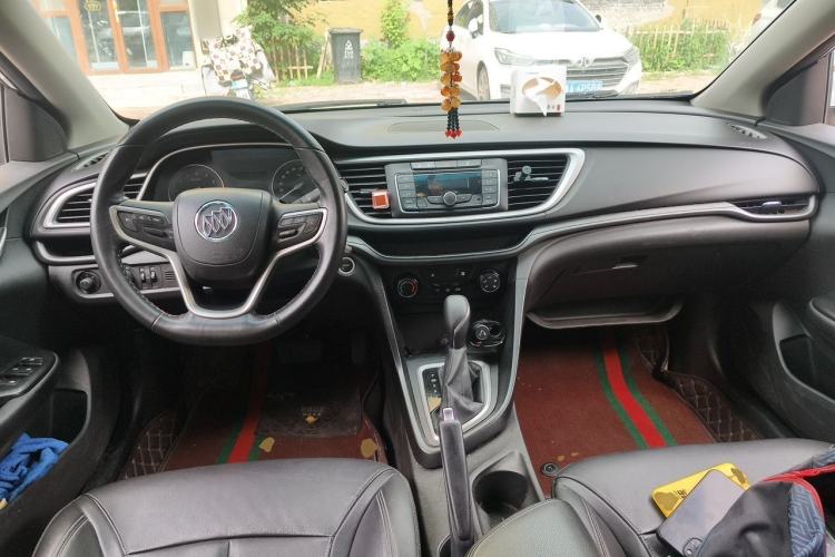 Used Buick GT 2018 18T Automatic Elite Model Center Console