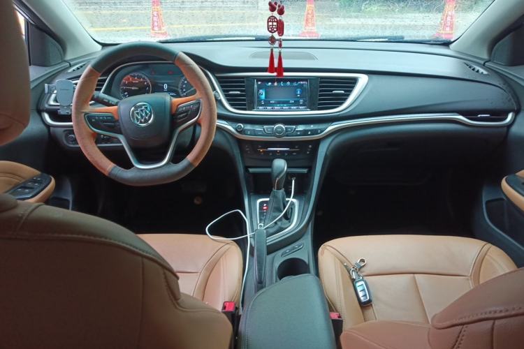 Used Buick GT 2018 18T Automatic Flagship Model Center Console