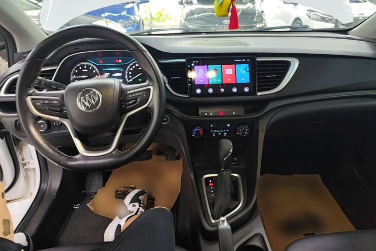 Used Buick GT 2018 18T Automatic Elite Model Center Console