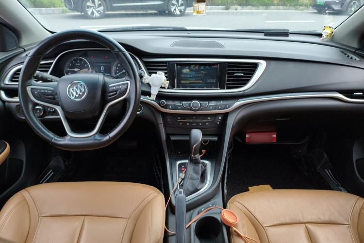 Used Buick GT 2018 18T Automatic Flagship Model Center Console