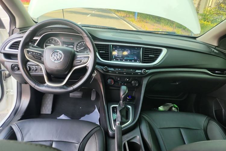 Used Buick GT 2018 18T Automatic Elite Model Center Console