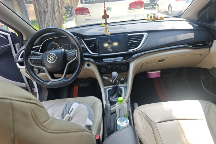 Used Buick GT 2018 15T Dual-Clutch Elite Model China V Standard Center Console