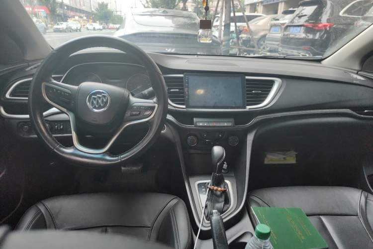 Used Buick GT 2018 18T Automatic Elite Model Center Console