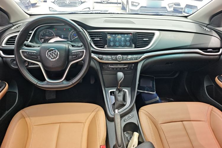 Used Buick GT 2018 18T Automatic Flagship Model Center Console
