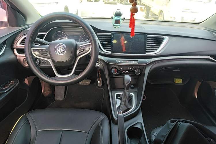 Used Buick GT 2018 18T Automatic Elite Model Center Console