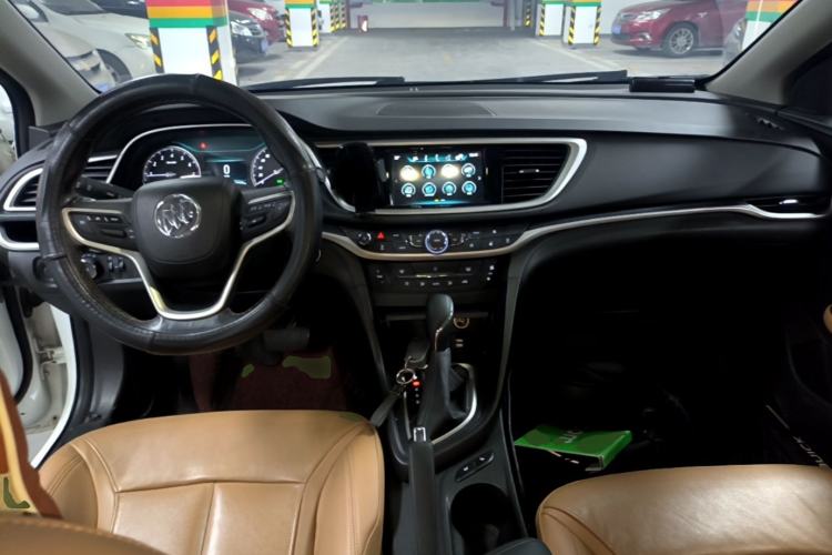 Used Buick GT 2018 18T Automatic Flagship Model Center Console