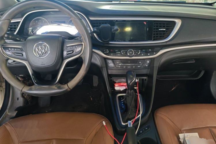 Used Buick GT 2018 18T Automatic Elite Model Center Console
