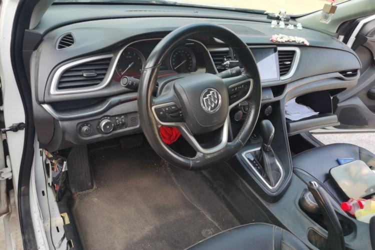 Used Buick GT 2018 18T Automatic Elite Model Center Console