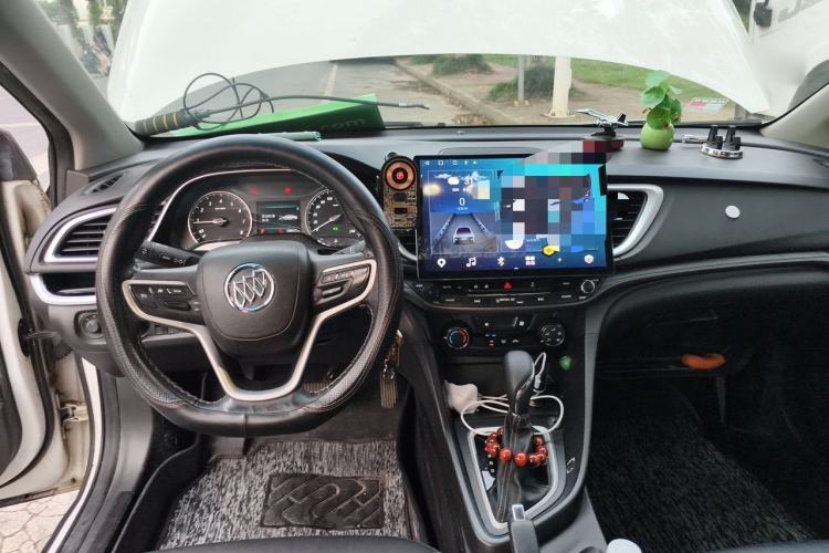 Used Buick GT 2018 18T Automatic Elite Model Center Console