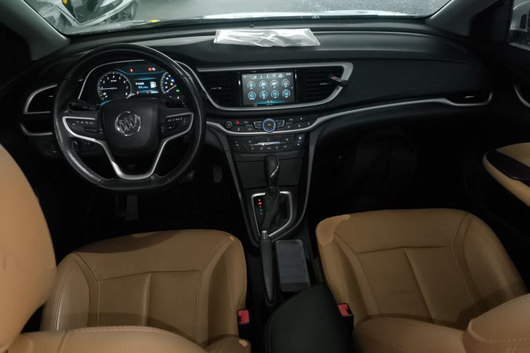 Used Buick GT 2018 18T Automatic Flagship Model Center Console