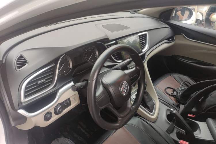 Used Buick GT 2018 15T Dual-Clutch Advanced Model China V Standard Center Console