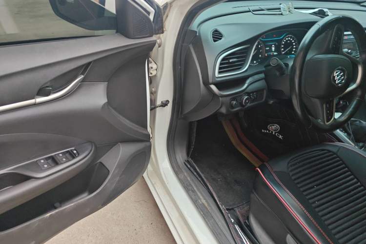 Used Buick GT 2018 18T Automatic Elite Model Driver Seat