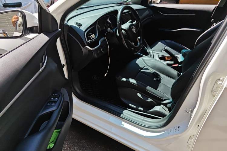 Used Buick GT 2018 18T Automatic Elite Model Driver Seat