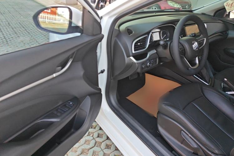 Used Buick GT 2018 18T Automatic Elite Model Driver Seat