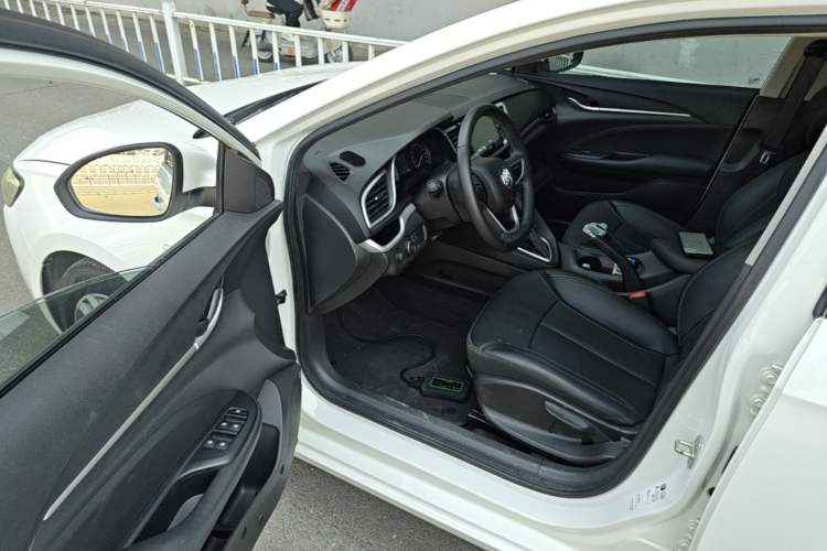 Used Buick GT 2018 18T Automatic Elite Model Driver Seat