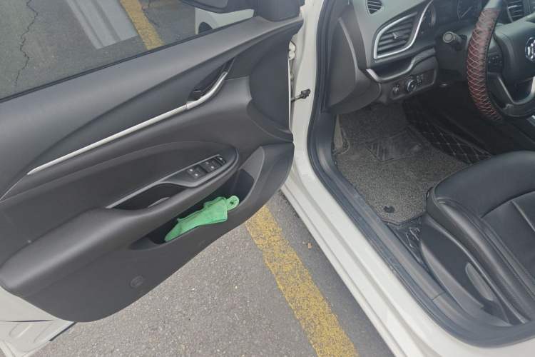 Used Buick GT 2018 18T Automatic Elite Model Driver Seat