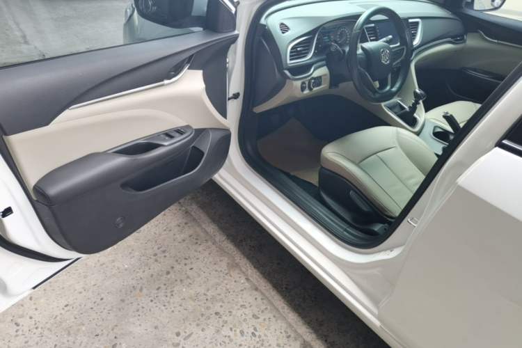 Used Buick GT 2018 15T Manual Elite Version China V Standard Driver Seat