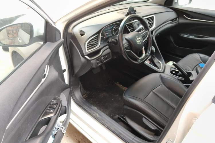 Used Buick GT 2018 18T Automatic Elite Model Driver Seat