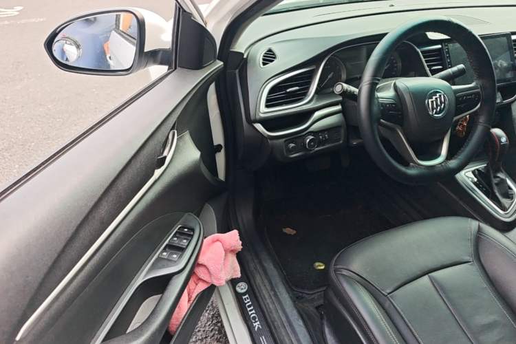 Used Buick GT 2018 18T Automatic Elite Model Driver Seat