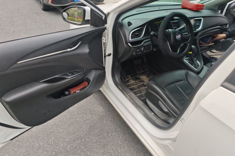 Used Buick GT 2018 18T Automatic Elite Model Driver Seat