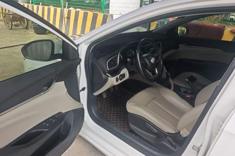 Used Buick GT 2018 15T Manual Elite Version China V Standard Driver Seat