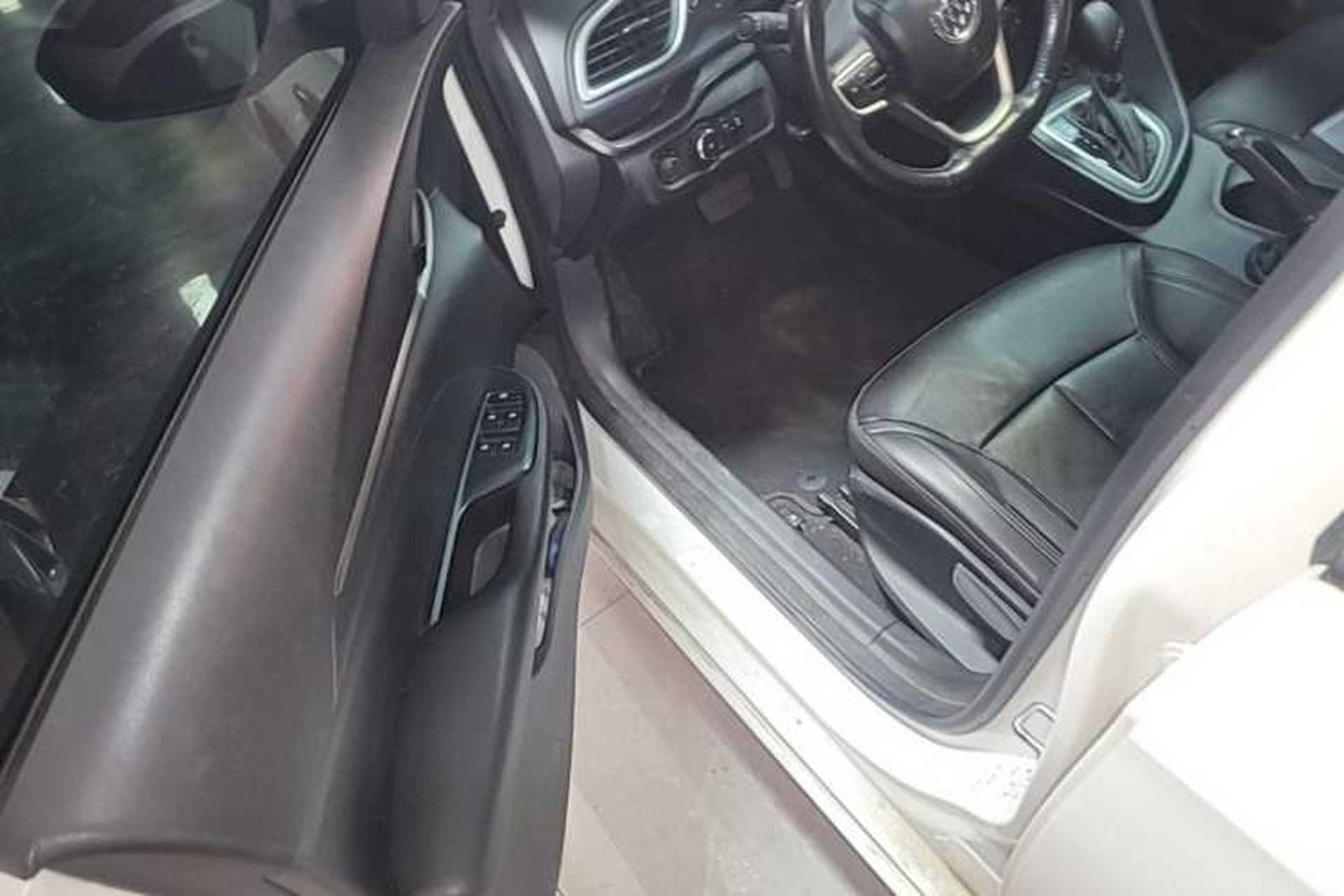 Used Buick GT 2018 18T Automatic Elite Model Driver Seat