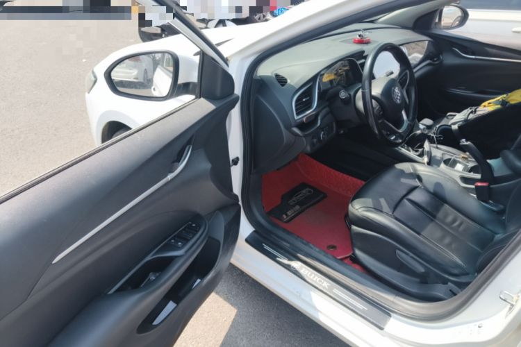 Used Buick GT 2018 18T Automatic Elite Model Driver Seat