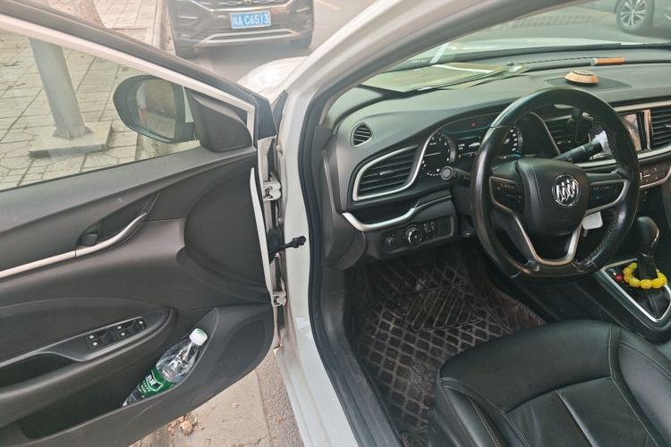 Used Buick GT 2018 18T Automatic Elite Model Driver Seat