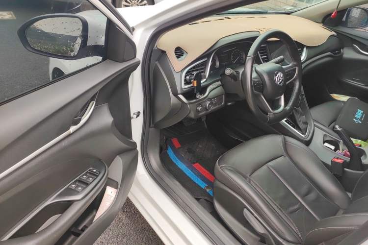 Used Buick GT 2018 18T Automatic Elite Model Driver Seat
