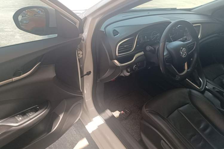 Used Buick GT 2018 18T Automatic Elite Model Driver Seat