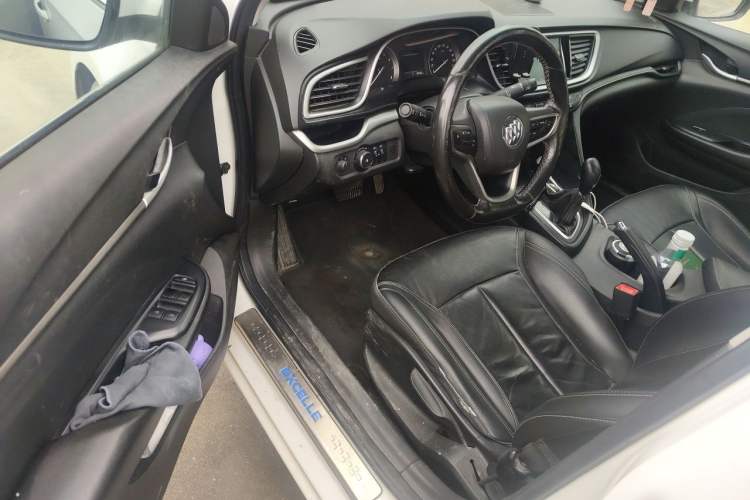 Used Buick GT 2018 18T Automatic Elite Model Driver Seat