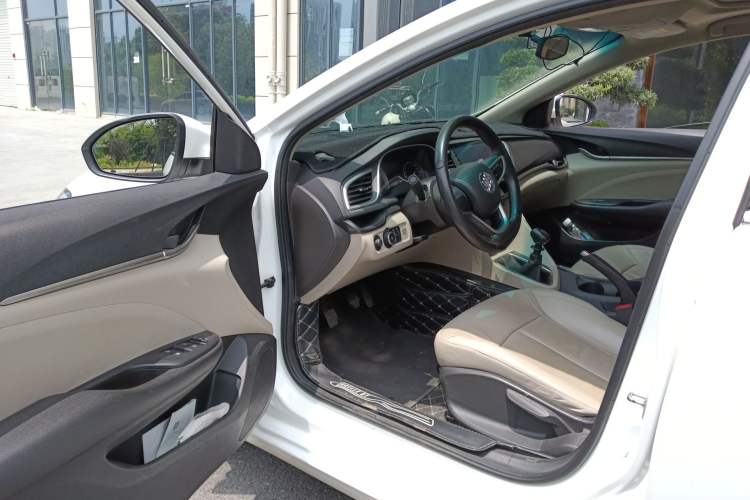 Used Buick GT 2018 15T Manual Elite Version China V Standard Driver Seat