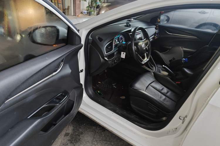 Used Buick GT 2018 18T Automatic Elite Model Driver Seat