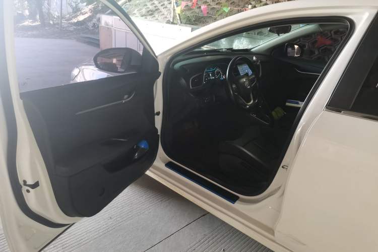 Used Buick GT 2018 18T Automatic Elite Model Driver Seat
