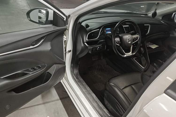 Used Buick GT 2018 18T Automatic Elite Model Driver Seat