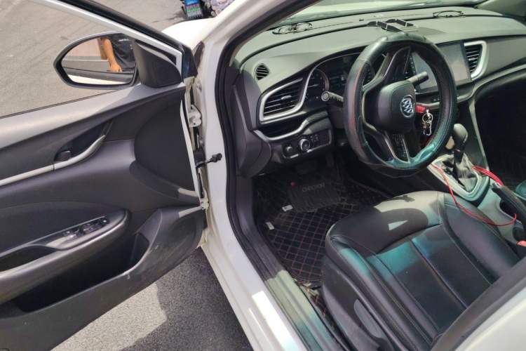 Used Buick GT 2018 18T Automatic Elite Model Driver Seat