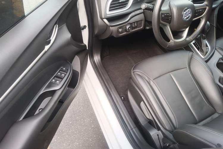 Used Buick GT 2018 18T Automatic Elite Model Driver Seat