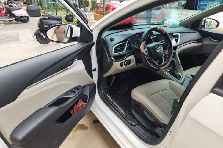 Used Buick GT 2018 15T Dual-Clutch Elite Model China V Standard Driver Seat