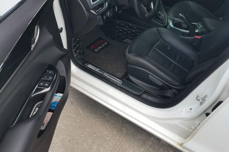 Used Buick GT 2018 18T Automatic Elite Model Driver Seat