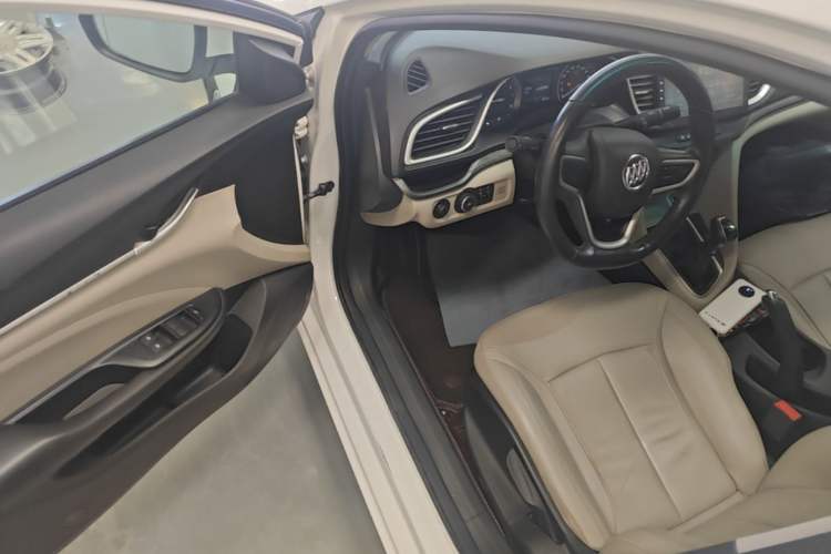 Used Buick GT 2018 15T Manual Elite Version China V Standard Driver Seat