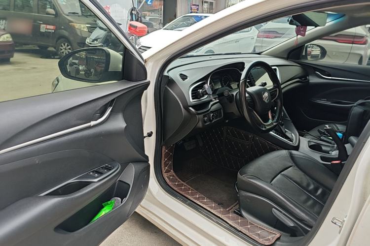 Used Buick GT 2018 18T Automatic Elite Model Driver Seat