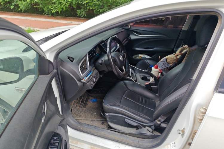 Used Buick GT 2018 18T Automatic Elite Model Driver Seat