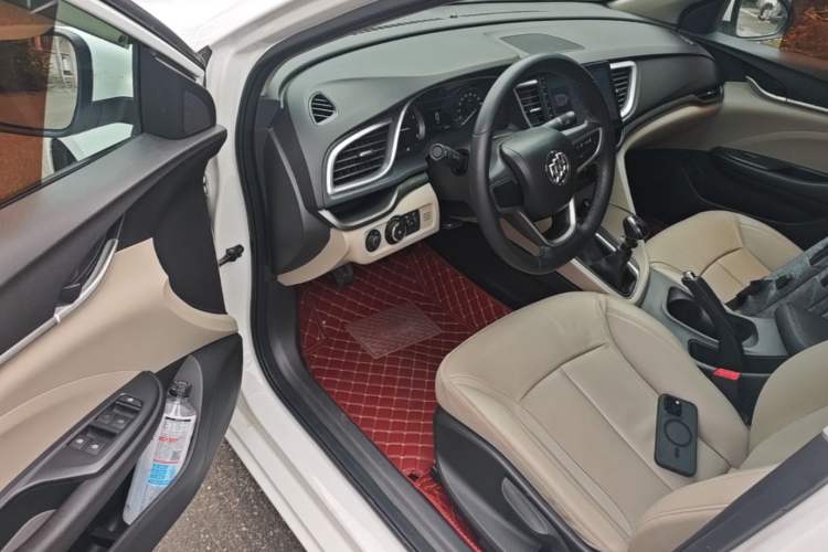 Used Buick GT 2018 15T Manual Elite Version China V Standard Driver Seat