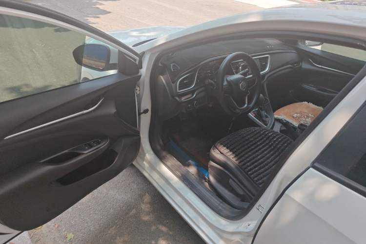 Used Buick GT 2018 18T Automatic Elite Model Driver Seat