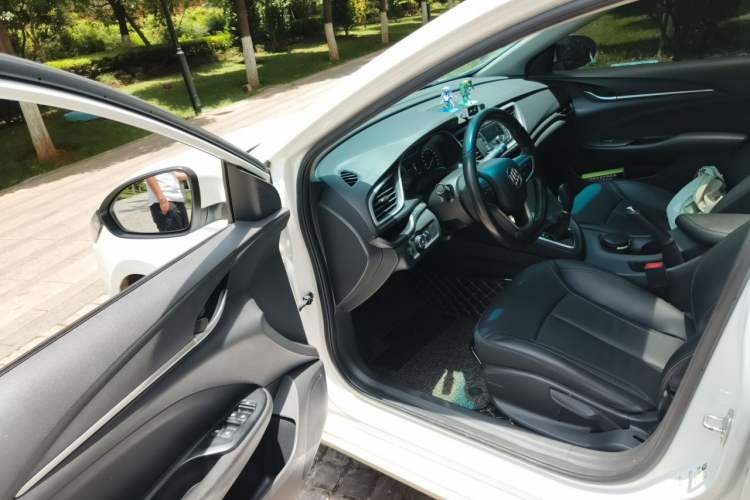 Used Buick GT 2018 18T Automatic Elite Model Driver Seat