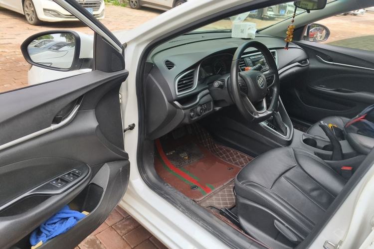 Used Buick GT 2018 18T Automatic Elite Model Driver Seat